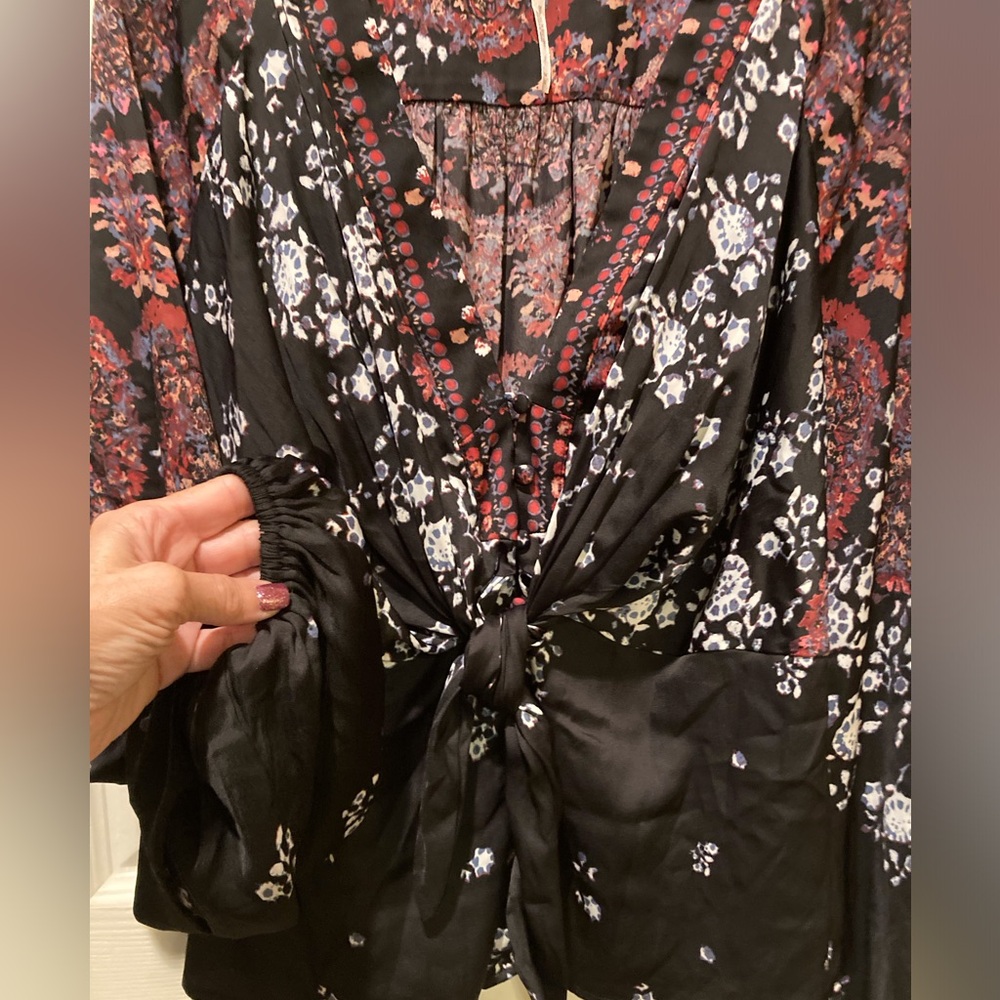 Free People Boho Artsy Multi Back Red Run Free Tunic SZ Med Front Tie Detail - Picture 5 of 15